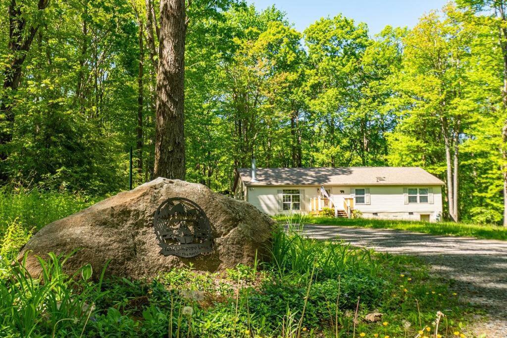 *Entire House • Sleeps 9 • Hot Tub • Pets Welcome* McHenry Luaran gambar