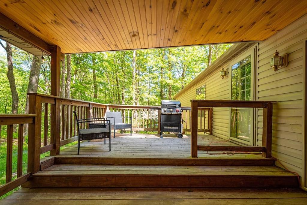 *Entire House • Sleeps 9 • Hot Tub • Pets Welcome* McHenry Luaran gambar